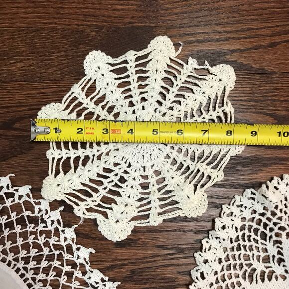 VTG Set Of 7 Crocheted White Purple Yellow Doilies Shabby Cottagecore Decor - Picture 5 of 9